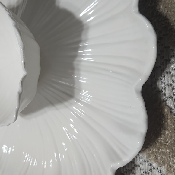 Lotus flower chip and dip 2 piece Ivory color. Ceramic. Heavy quality - Picture 4 of 10